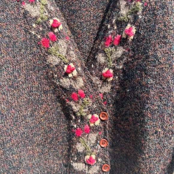 Women’s Knit Cardigan Brown Flower Details Size Small - Picture 6 of 13